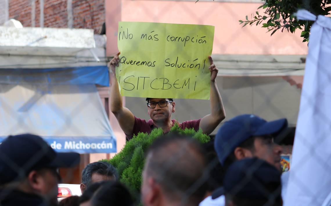 Trabajadores De Bachilleres Llevan Protesta Al Congreso De Apatzingán El Sol De Zamora 1681